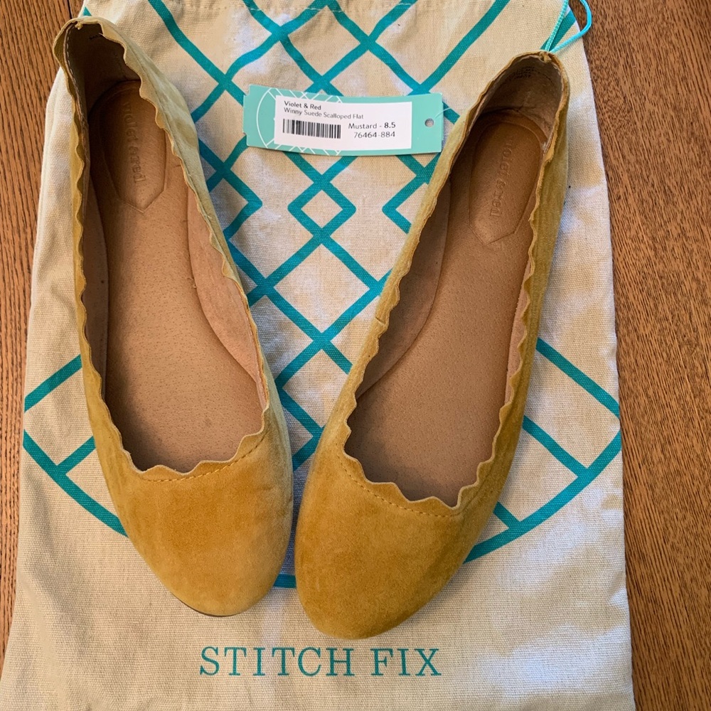 Violet & Red Winny Suede Scalloped Flats